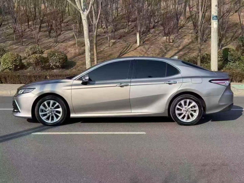 新乡21年丰田凯美瑞8