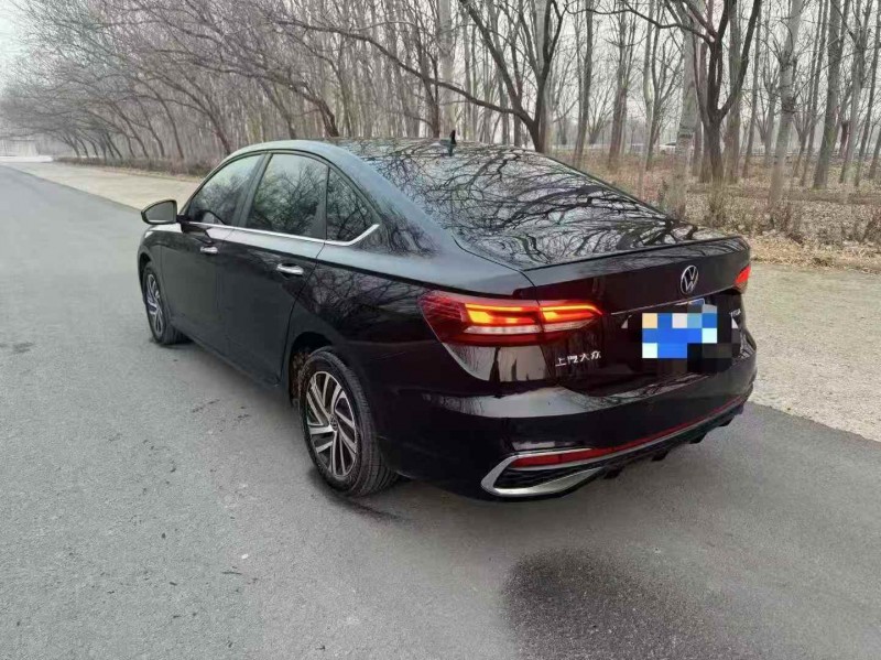 张家口25年大众朗逸8