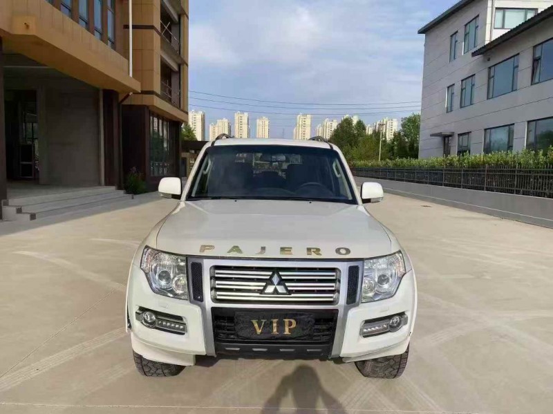 济宁19年三菱帕杰罗1