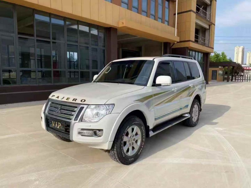 济宁19年三菱帕杰罗2