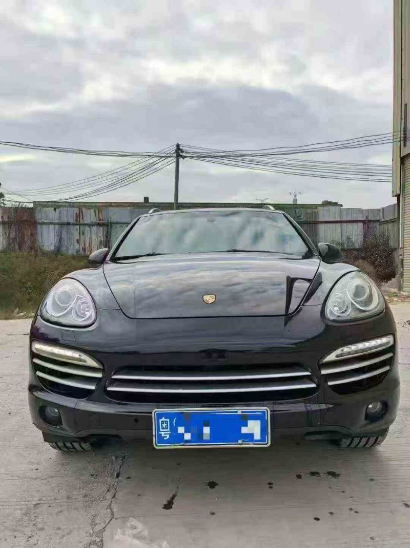 钦州15年保时捷卡宴1