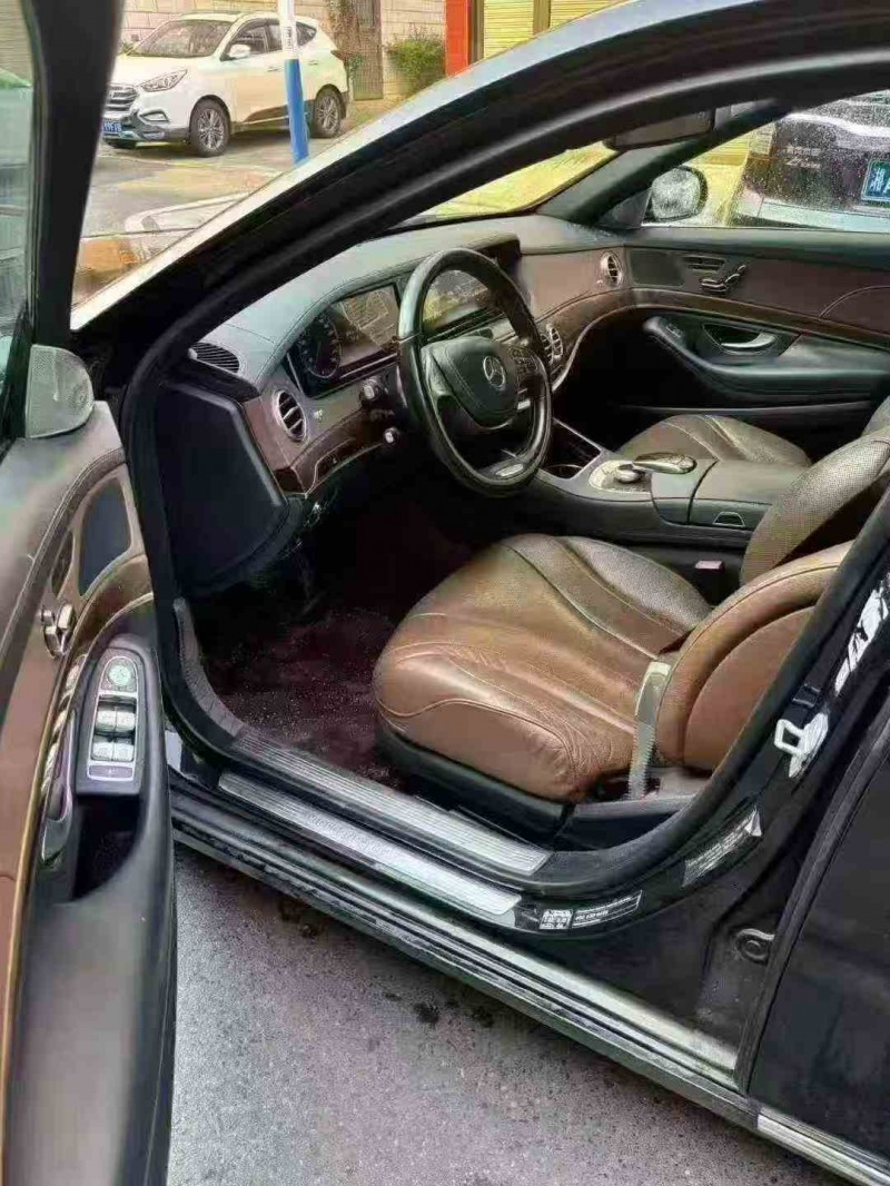 张家界17年奔驰S4