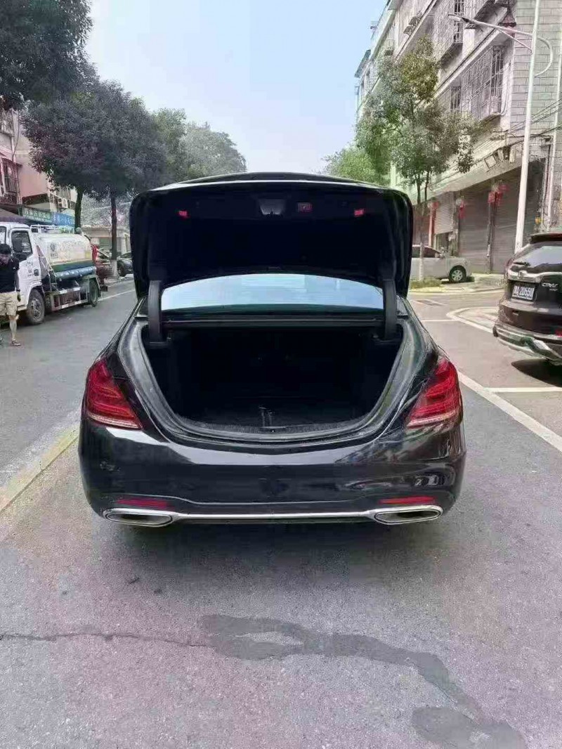 张家界17年奔驰S8