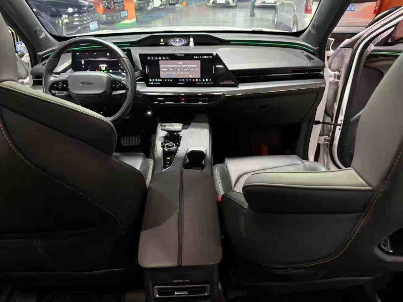 成都23年长安汽车欧尚5