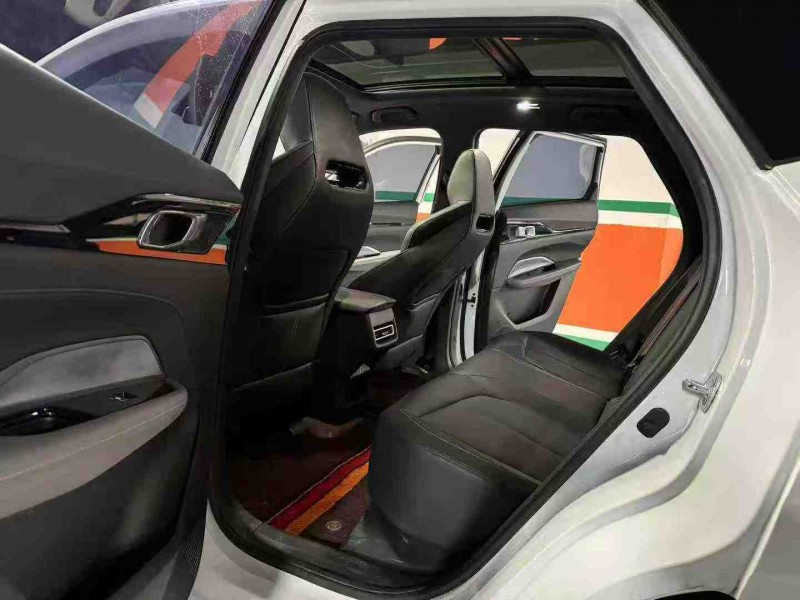 成都23年长安汽车欧尚6