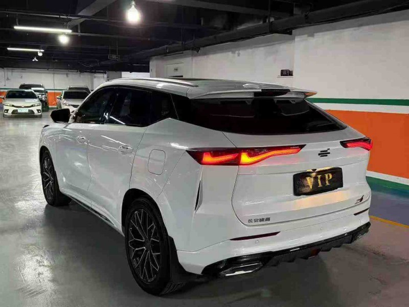 成都23年长安汽车欧尚9