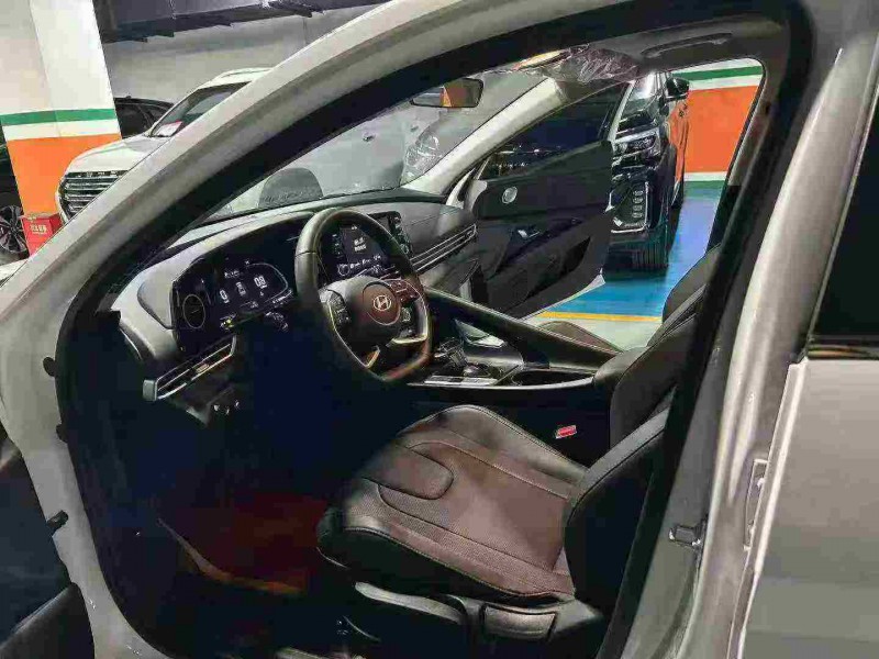 成都24年现代伊兰特3