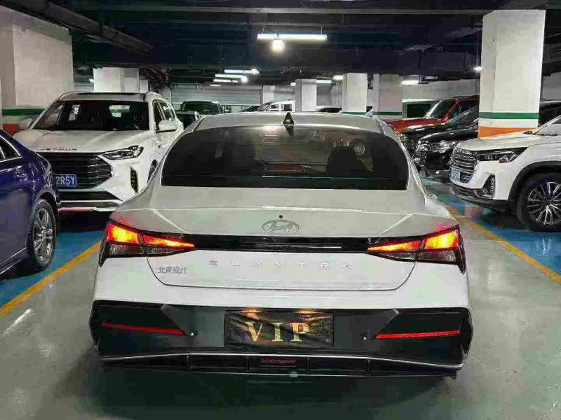 成都24年现代伊兰特8