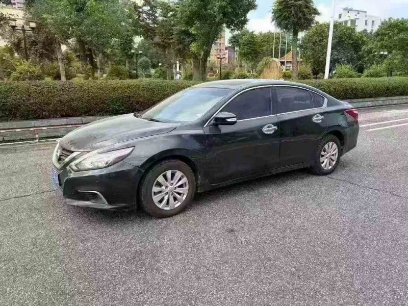 湛江17年日产天籁3