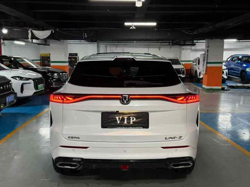 成都25年长安汽车UNI8