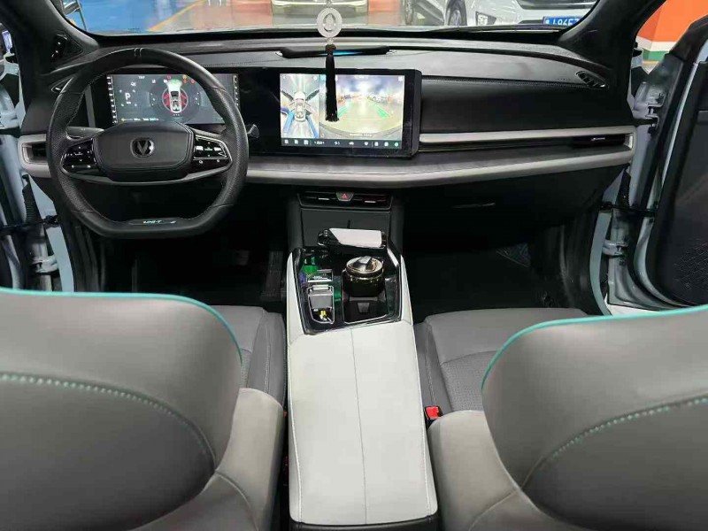 成都23年长安汽车UNI4