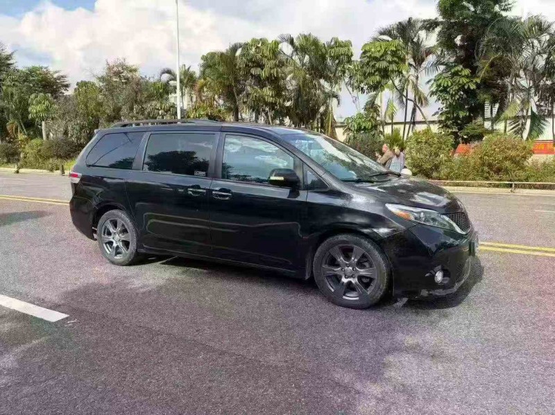 湛江17年丰田塞纳2