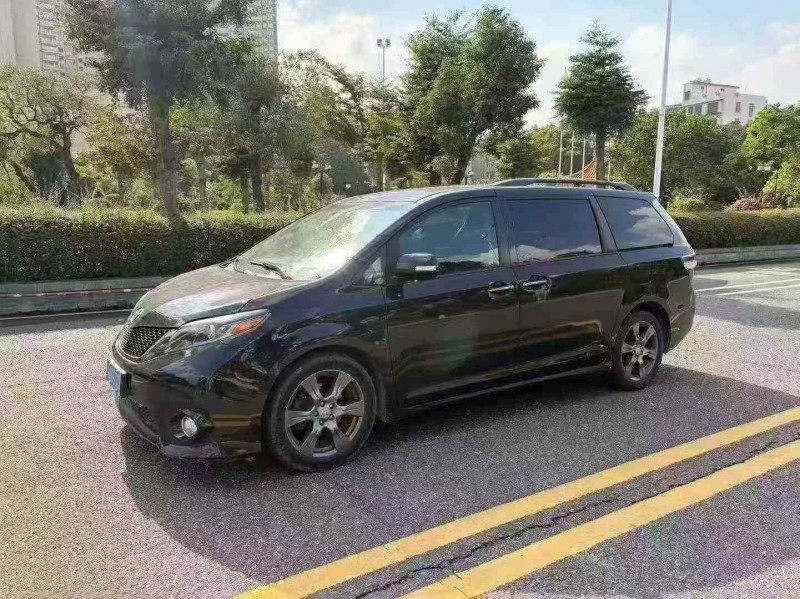 湛江17年丰田塞纳3