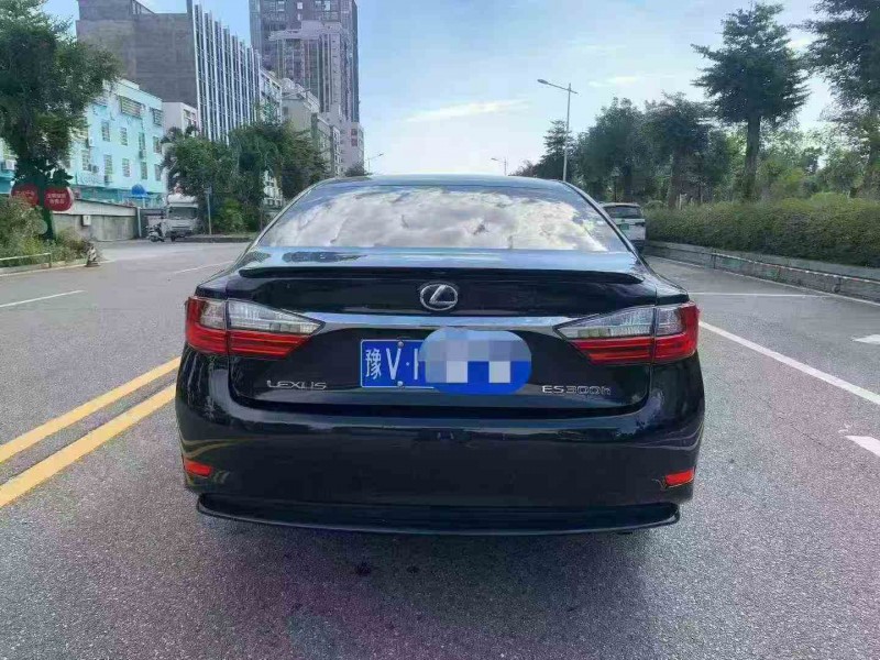 湛江16年雷克萨斯ES8