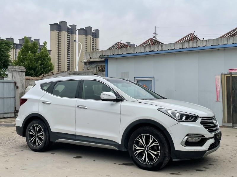 济宁17年现代全新胜达3