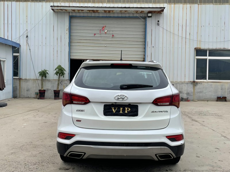 济宁17年现代全新胜达9