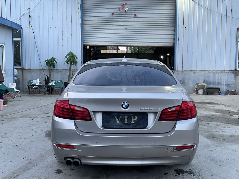 济宁17年宝马5系9