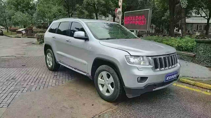 宜昌13年Jeep大切诺基2