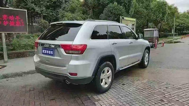 宜昌13年Jeep大切诺基7