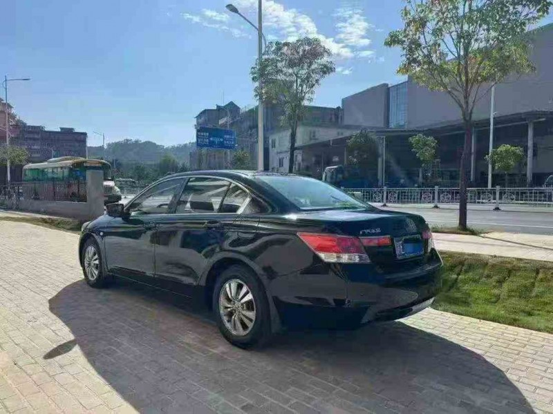 珠海10年本田雅阁7