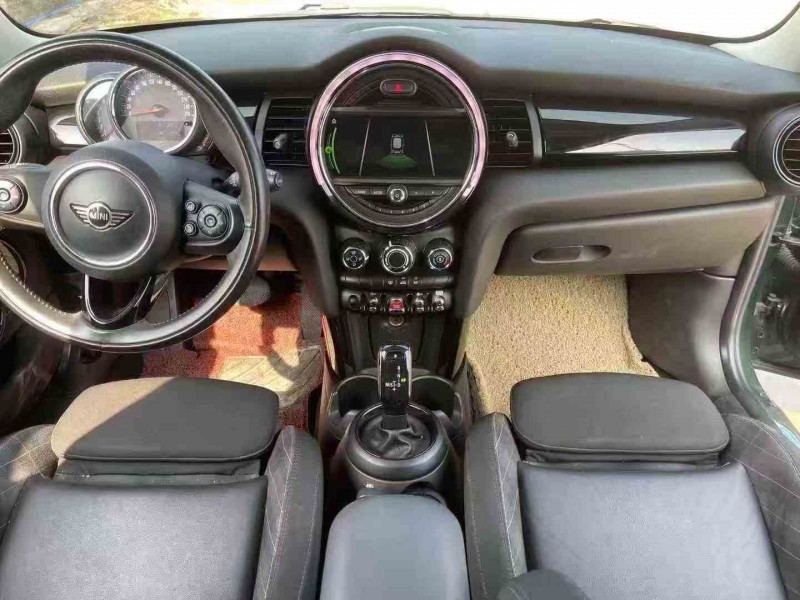 湛江18年宝马迷你5