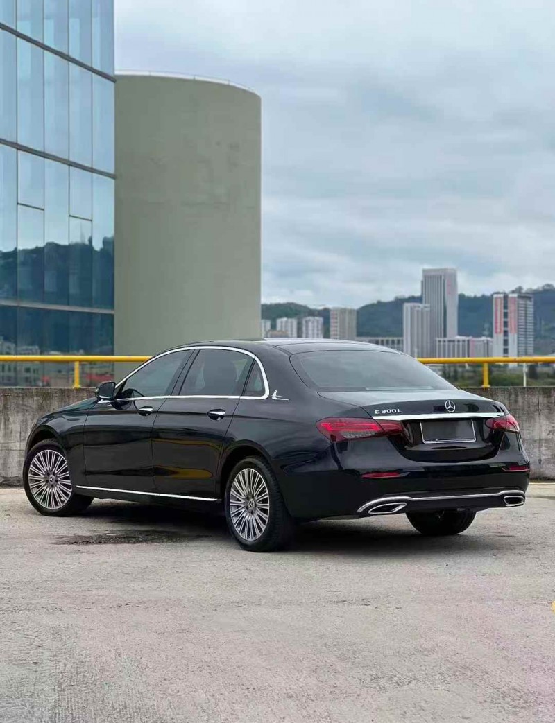 广州22年奔驰E8