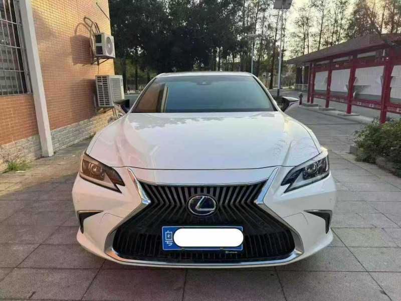 广州21年雷克萨斯ES1