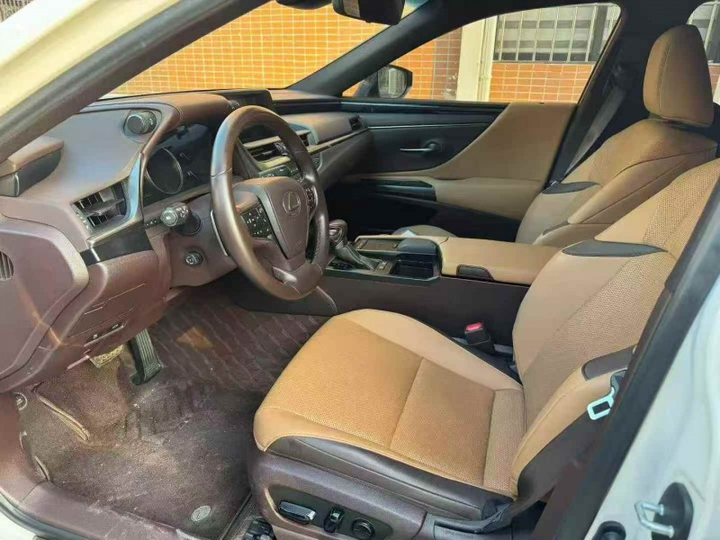 广州21年雷克萨斯ES4