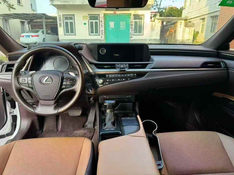 广州21年雷克萨斯ES6