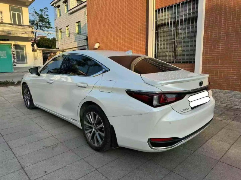 广州21年雷克萨斯ES8