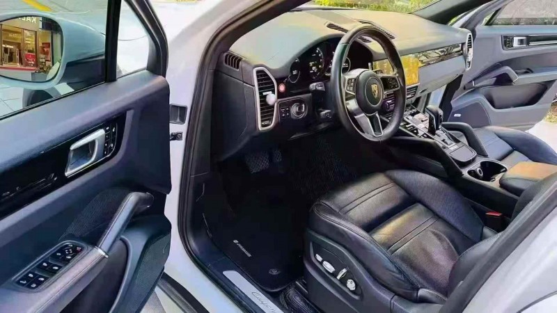 广州19年保时捷卡宴4