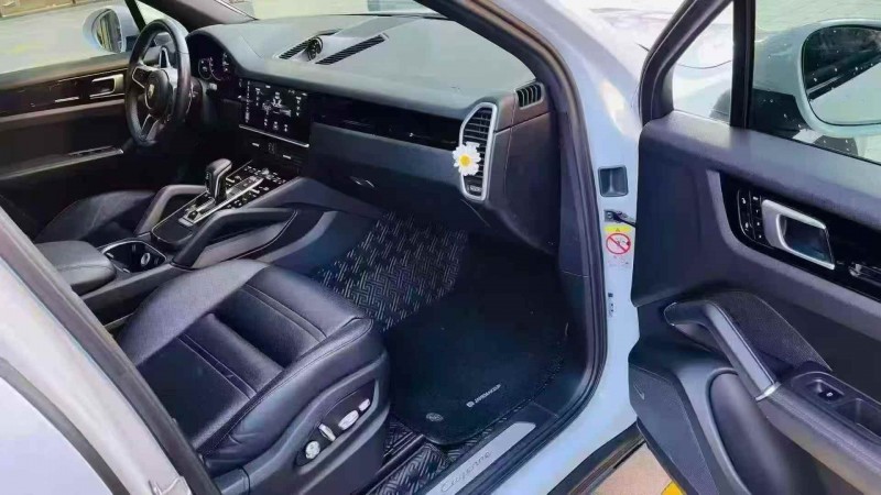 广州19年保时捷卡宴8