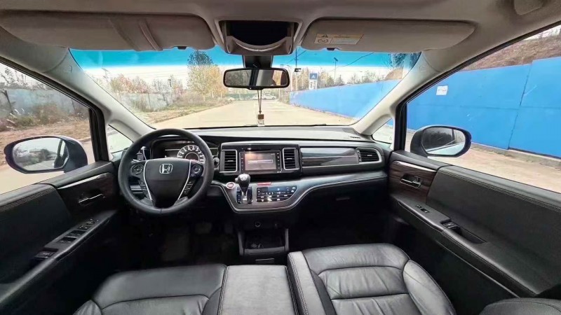 青岛18年本田艾力绅4