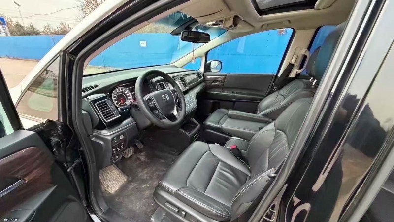 青岛18年本田艾力绅6