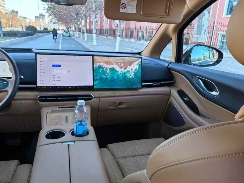 承德25年岚图汽车梦想家6