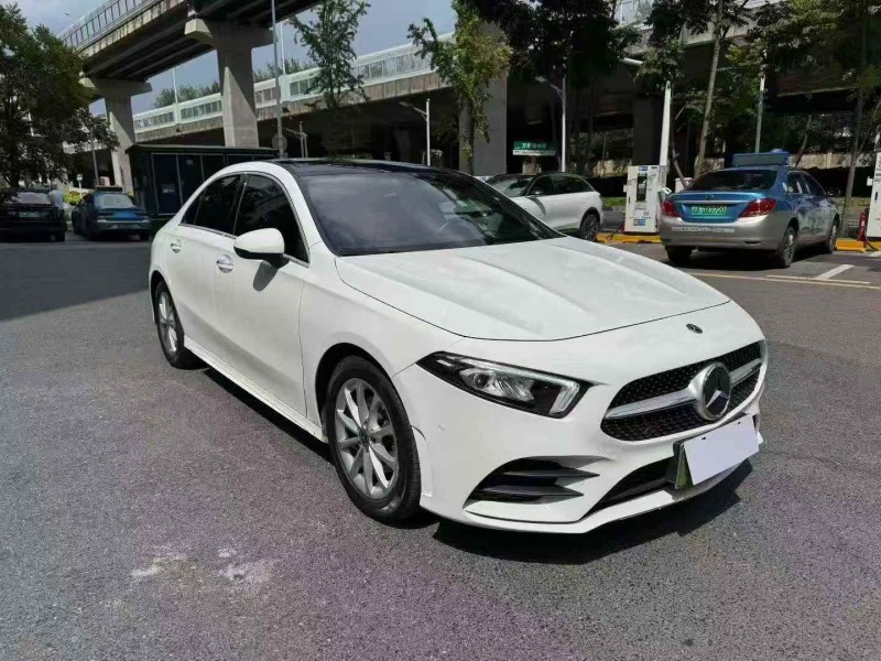 长沙19年奔驰A3