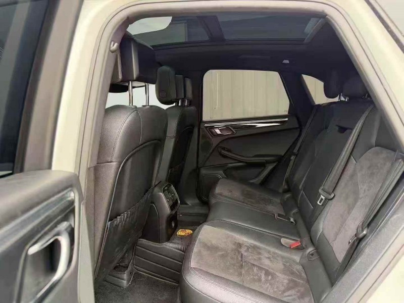 青岛17年保时捷Macan4