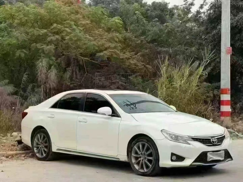 汕头17年丰田锐志2