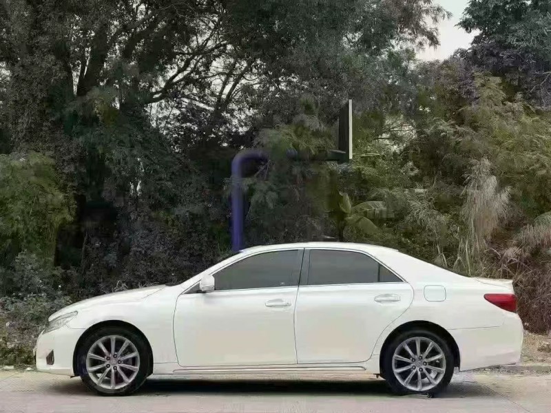 汕头17年丰田锐志3