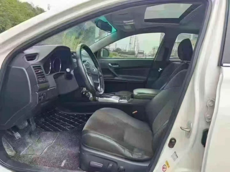 汕头17年丰田锐志4