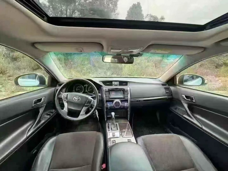 汕头17年丰田锐志5