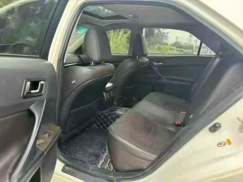 汕头17年丰田锐志6