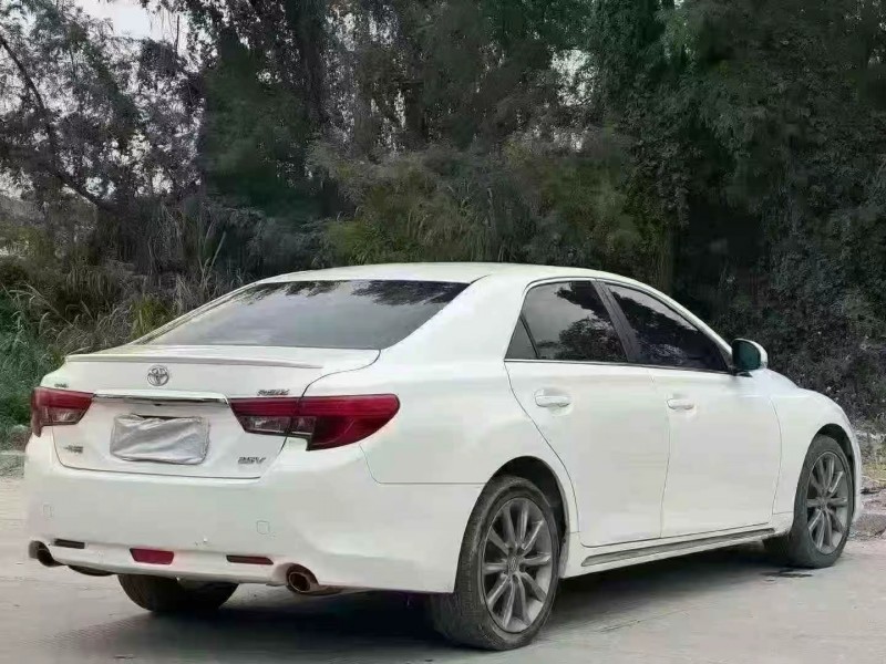 汕头17年丰田锐志8