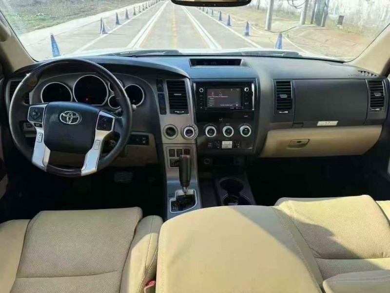 菏泽14年丰田红杉4