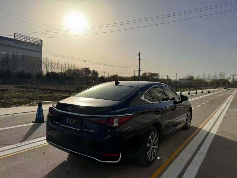 菏泽21年雷克萨斯ES7