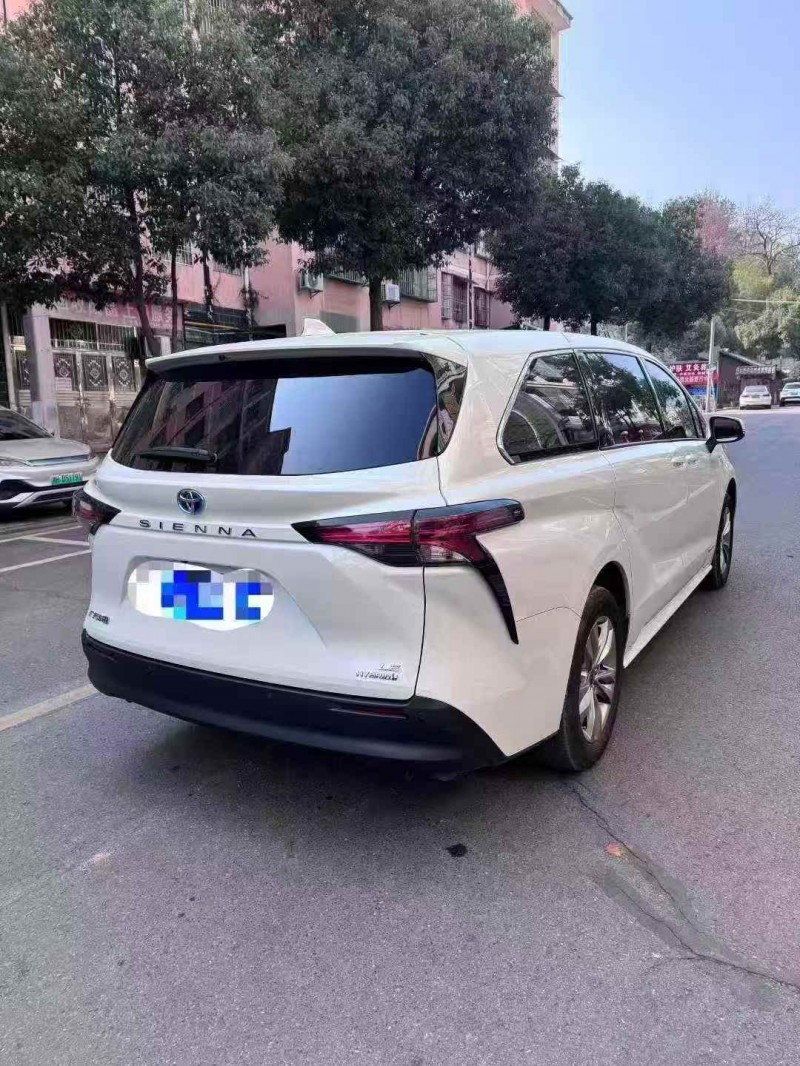 湘潭24年丰田塞纳8