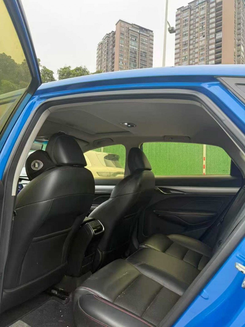 成都19年吉利缤瑞5