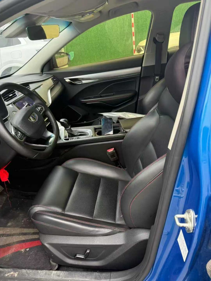 成都19年吉利缤瑞6