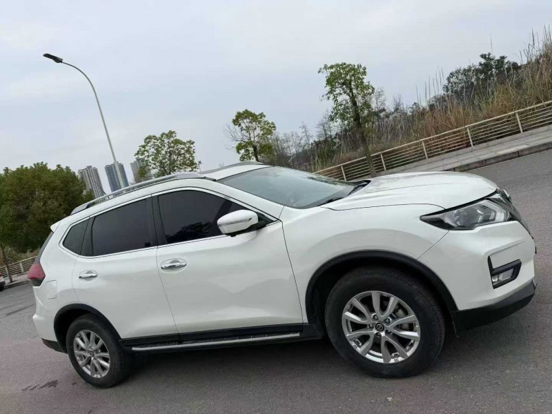 成都21年日产奇骏3