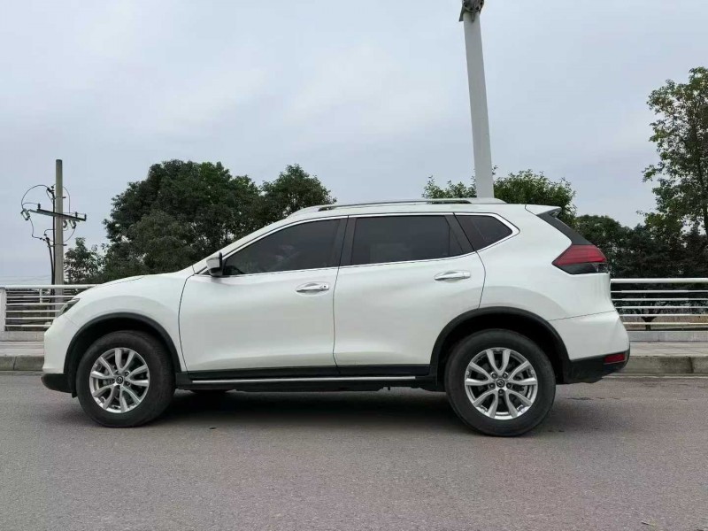 成都21年日产奇骏6